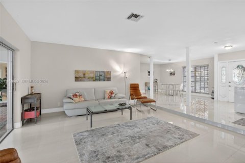 House in Plantation, Florida 4 bedrooms, 236.34 sq.m. № 2009522 - photo 9