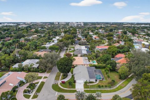 House in Plantation, Florida 4 bedrooms, 236.34 sq.m. № 2009522 - photo 2