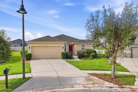 House in Haines City, Florida 3 bedrooms, 147.44 sq.m. № 2423955 - photo 2