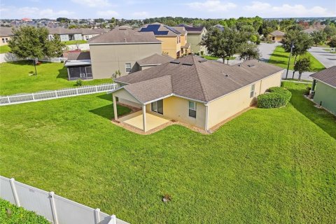 House in Haines City, Florida 3 bedrooms, 147.44 sq.m. № 2423955 - photo 25