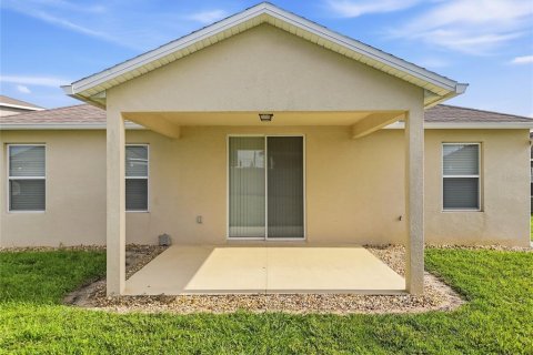 House in Haines City, Florida 3 bedrooms, 147.44 sq.m. № 2423955 - photo 23