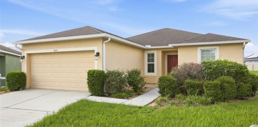 House in Haines City, Florida 3 bedrooms, 147.44 sq.m. № 2423955