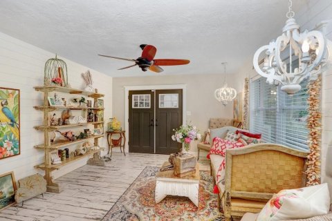 House in Odessa, Florida 3 bedrooms, 195.65 sq.m. № 1801550 - photo 14