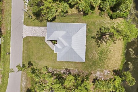 House in North Port, Florida 3 bedrooms, 178.28 sq.m. № 2215365 - photo 4