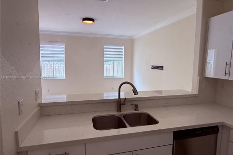Townhouse in Miami, Florida 3 bedrooms, 168.34 sq.m. № 1892718 - photo 11