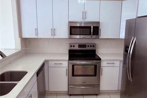 Townhouse in Miami, Florida 3 bedrooms, 168.34 sq.m. № 1892718 - photo 10