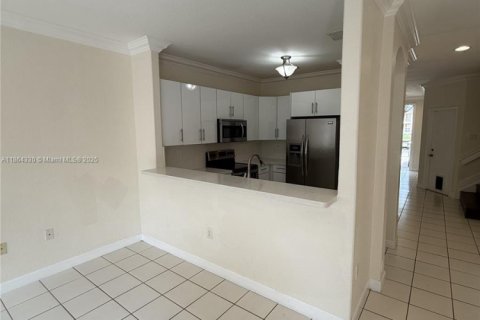 Townhouse in Miami, Florida 3 bedrooms, 168.34 sq.m. № 1892718 - photo 25