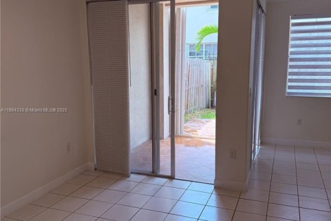 Townhouse in Miami, Florida 3 bedrooms, 168.34 sq.m. № 1892718 - photo 6