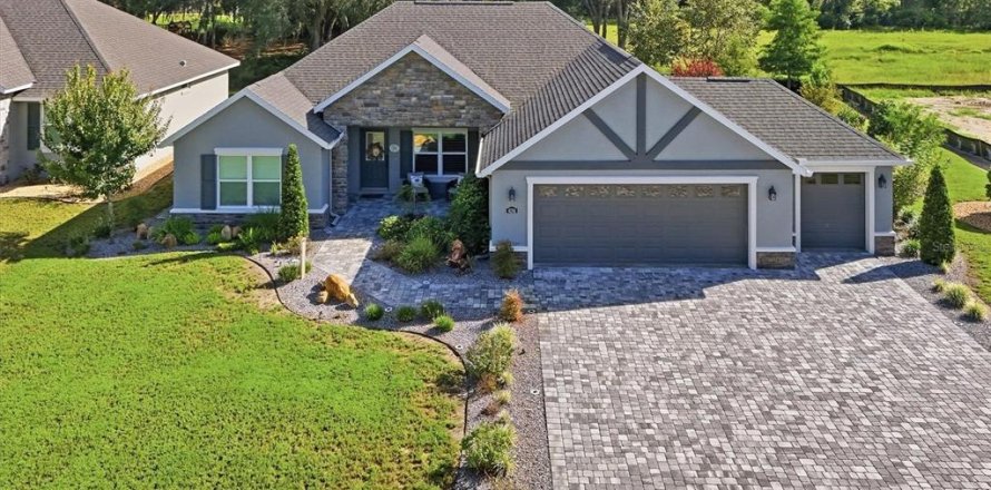 House in Dunnellon, Florida 3 bedrooms, 157.93 sq.m. № 2400298