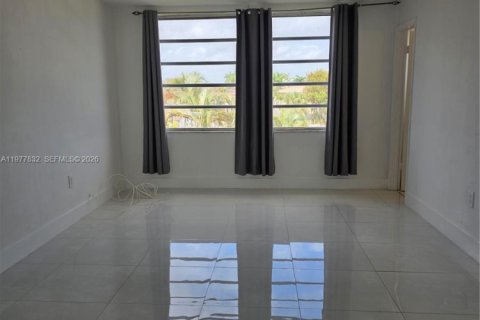 Condo in Miami, Florida, 2 bedrooms  № 2041861 - photo 20