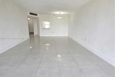 Condo in Miami, Florida, 2 bedrooms  № 2041861 - photo 22