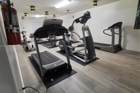 Condo in Miami, Florida, 2 bedrooms  № 2041861 - photo 14