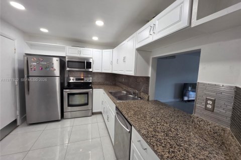 Condo in Miami, Florida, 2 bedrooms  № 2041861