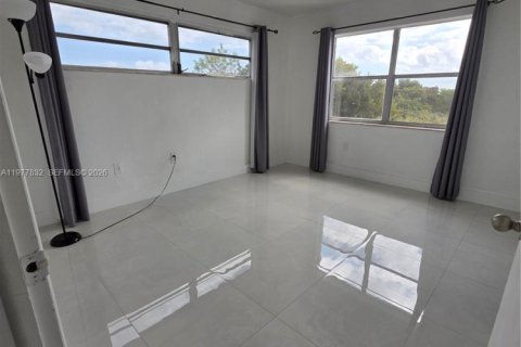 Condo in Miami, Florida, 2 bedrooms  № 2041861 - photo 27