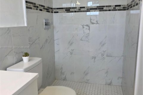 Condo in Miami, Florida, 2 bedrooms  № 2041861 - photo 30