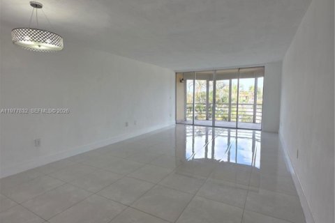 Condo in Miami, Florida, 2 bedrooms  № 2041861 - photo 23