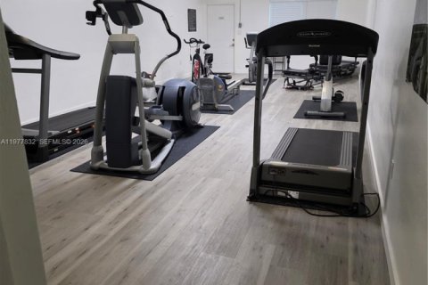 Condo in Miami, Florida, 2 bedrooms  № 2041861 - photo 12