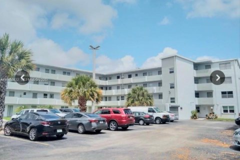 Condo in Miami, Florida, 2 bedrooms  № 2041861 - photo 15