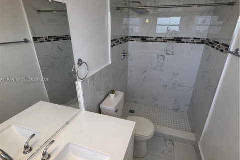 Condo in Miami, Florida, 2 bedrooms  № 2041861 - photo 28