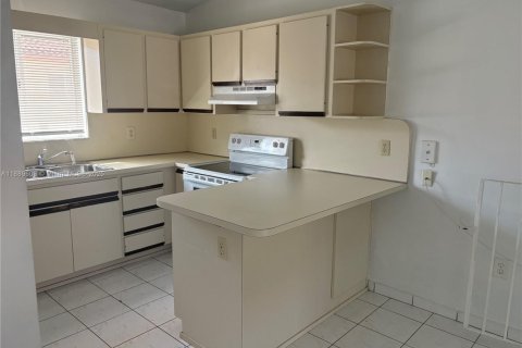 Copropriété à louer à Hialeah, Floride: 2 chambres, 89.19 m2 № 1938737 - photo 7