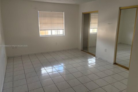 Copropriété à louer à Hialeah, Floride: 2 chambres, 89.19 m2 № 1938737 - photo 9