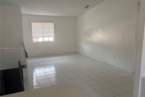 Copropriété à louer à Hialeah, Floride: 2 chambres, 89.19 m2 № 1938737 - photo 4