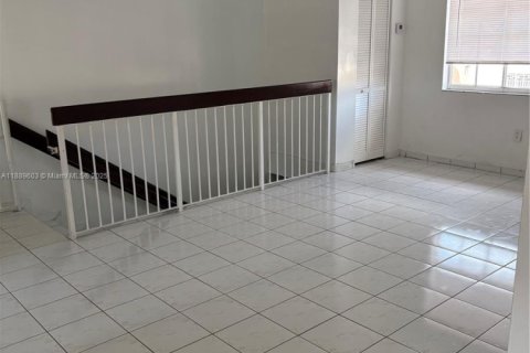 Copropriété à louer à Hialeah, Floride: 2 chambres, 89.19 m2 № 1938737 - photo 14