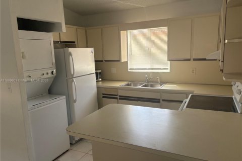 Copropriété à louer à Hialeah, Floride: 2 chambres, 89.19 m2 № 1938737 - photo 6