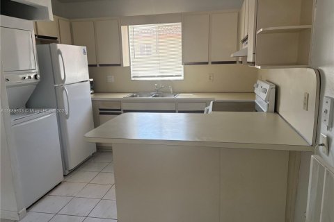 Copropriété à louer à Hialeah, Floride: 2 chambres, 89.19 m2 № 1938737 - photo 5