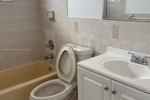 Copropriété à louer à Hialeah, Floride: 2 chambres, 89.19 m2 № 1938737 - photo 15
