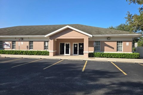 Commercial property in Bradenton, Florida 670.75 sq.m. № 2258534