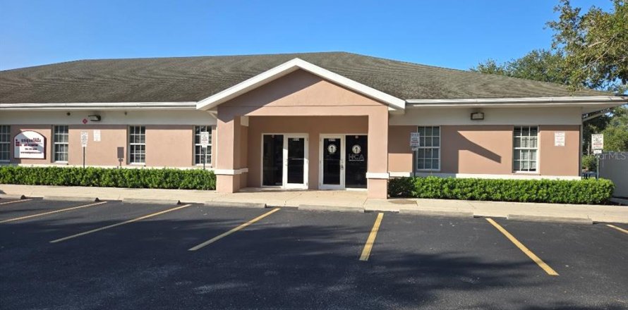 Commercial property in Bradenton, Florida 670.75 sq.m. № 2258534