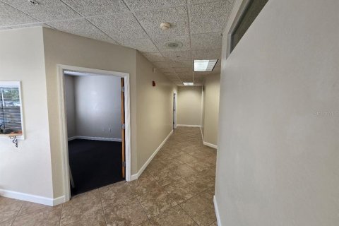 Commercial property in Bradenton, Florida 670.75 sq.m. № 2258534 - photo 2
