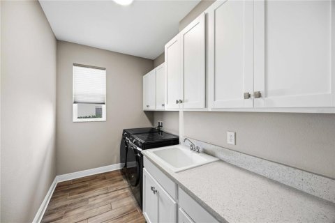 House in Sarasota, Florida 4 bedrooms, 294.69 sq.m. № 2354961 - photo 11