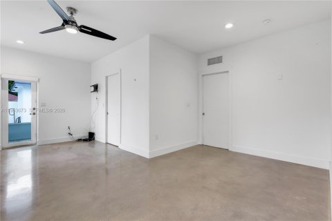 Casa en venta en Miami, Florida, 4 dormitorios, 218.51 m2 № 2153275 - foto 20