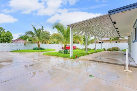 Casa en venta en Miami, Florida, 4 dormitorios, 218.51 m2 № 2153275 - foto 5