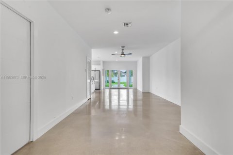 Casa en venta en Miami, Florida, 4 dormitorios, 218.51 m2 № 2153275 - foto 14