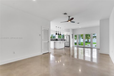 Casa en venta en Miami, Florida, 4 dormitorios, 218.51 m2 № 2153275 - foto 13