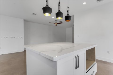 Casa en venta en Miami, Florida, 4 dormitorios, 218.51 m2 № 2153275 - foto 11