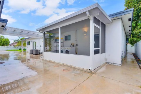 Casa en venta en Miami, Florida, 4 dormitorios, 218.51 m2 № 2153275 - foto 29