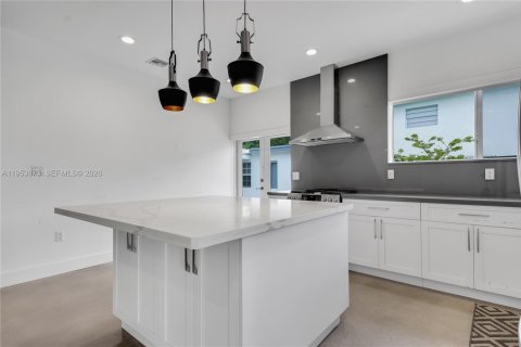Casa en venta en Miami, Florida, 4 dormitorios, 218.51 m2 № 2153275 - foto 9