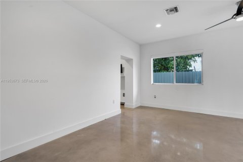 Casa en venta en Miami, Florida, 4 dormitorios, 218.51 m2 № 2153275 - foto 18