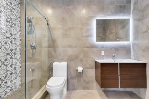 Casa en venta en Miami, Florida, 4 dormitorios, 218.51 m2 № 2153275 - foto 23