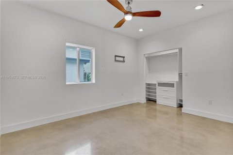 Casa en venta en Miami, Florida, 4 dormitorios, 218.51 m2 № 2153275 - foto 15