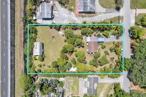 Propiedad comercial en venta en Davie, Florida № 1708405 - foto 1