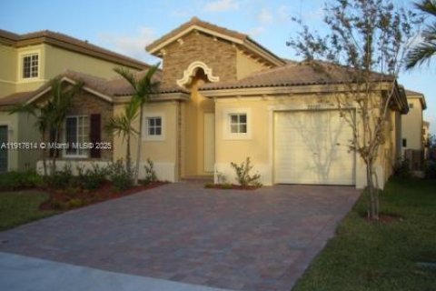 Casa en Cutler Bay, Florida 3 dormitorios, 162.49 m2 № 1973872