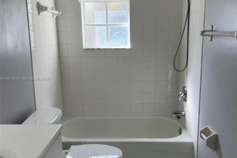 Casa en alquiler en Cutler Bay, Florida, 3 dormitorios, 162.49 m2 № 1973872 - foto 18