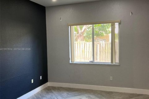 Casa en alquiler en Cutler Bay, Florida, 3 dormitorios, 162.49 m2 № 1973872 - foto 13