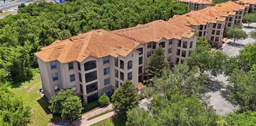 Кондоминиум с 6 комнатами в Дэвенпорт, Флорида № 2225974