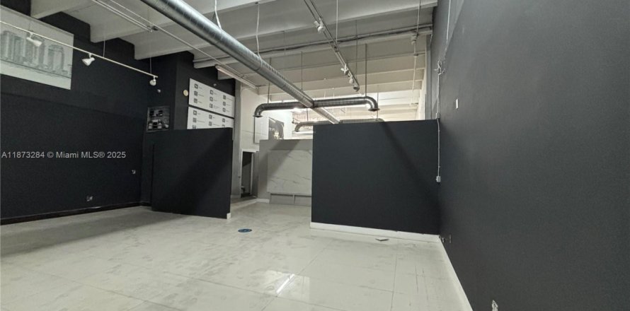 Immobilier commercial à Doral, Floride № 1898123